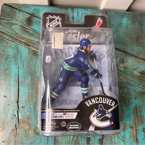 McFARLANE NHL Series 26 Ryan Kesler (Vancouver Canucks) White Jersey Collector - Picture 2 of 6